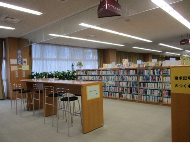 西図書館中高生向けコーナー